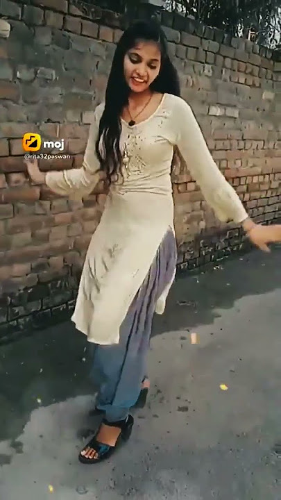 kabhi chit kabhi pat saiya mare sata sat pic cute ladki nach rahi#bhojpurisong #shortvideo #superhit