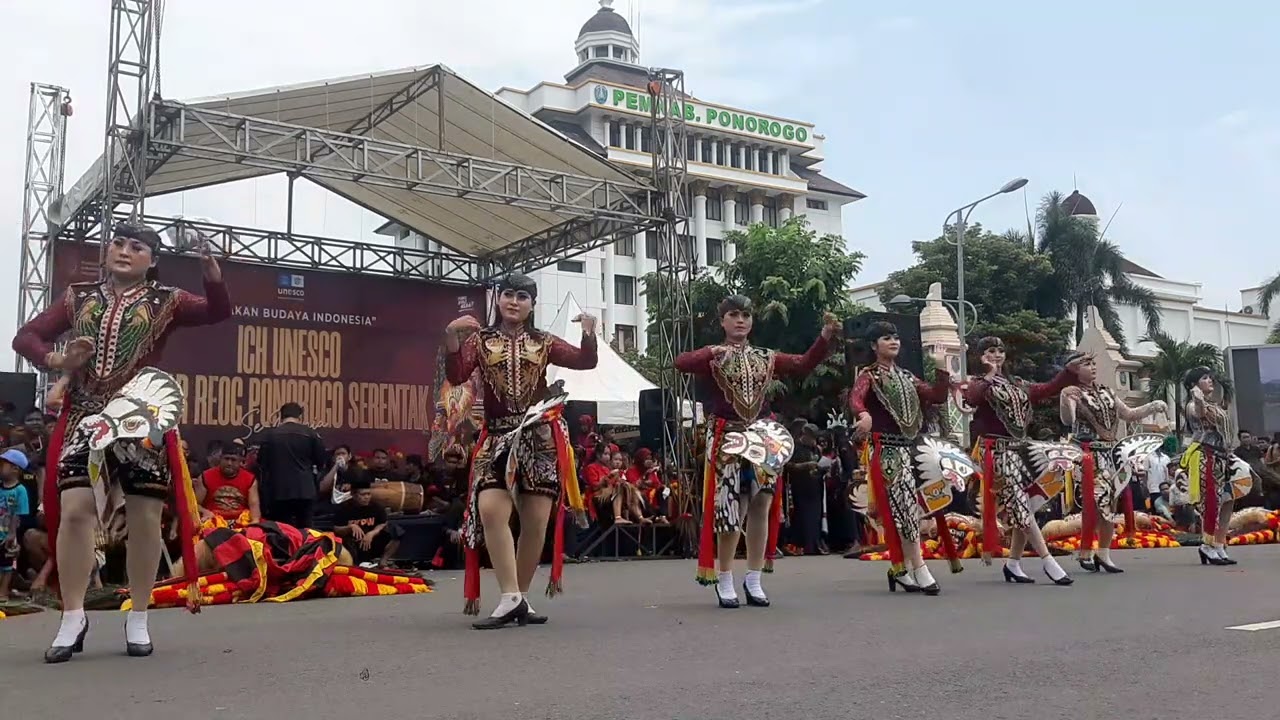 egolane tari pakem jathil cantik terbaru di alun alun ponorogo