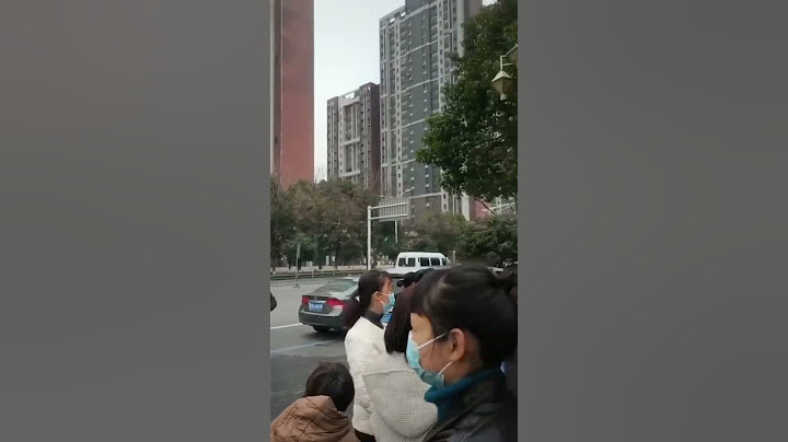 2月28日 武漢江夏區啟舞舞蹈培訓班收取學費後 老闆捲款跑路 民眾維權 警車在一旁播放大喇叭。【 #shorts 】 #大紀元新聞網 - 天天要聞