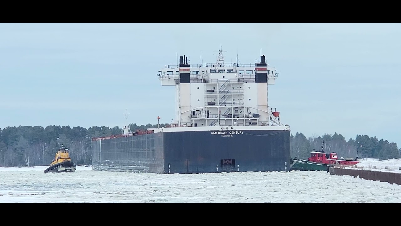 Rare partnership between Tugboat Helen H and Tugboat Missouri bringing