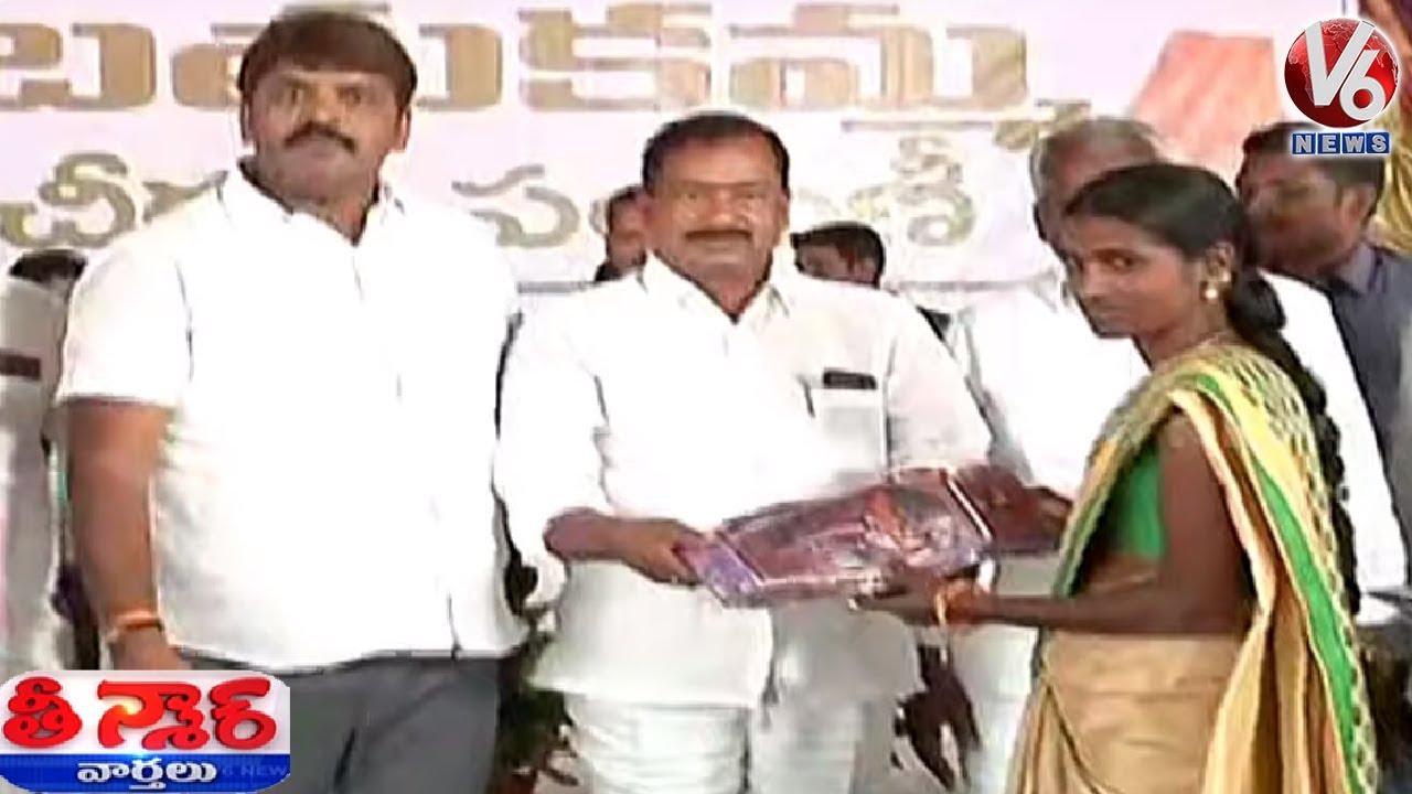 Bathukamma Sarees Distribution At Mallapur | Teenmaar News | V6 Telugu News