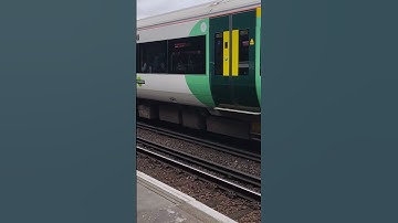 Southern Rail Electrostar Arriving at Clapham Junction 16/02/2023 (4) #shorts #london #southern