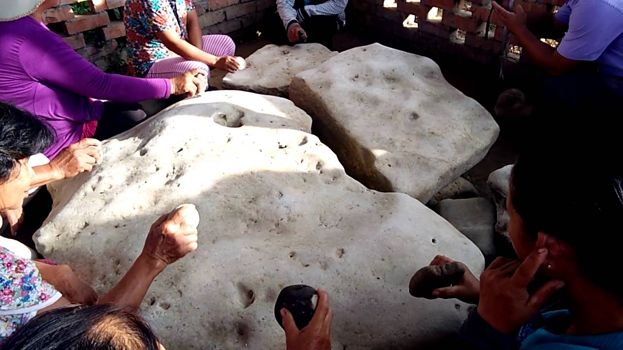 Batu Gong, Kampung Solibog, Daerah Tambunan, Sabah, Malaysia.