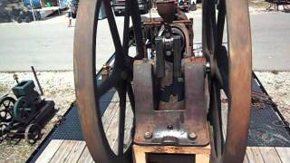 15 hp Reid oil field engine running  Hit Miss