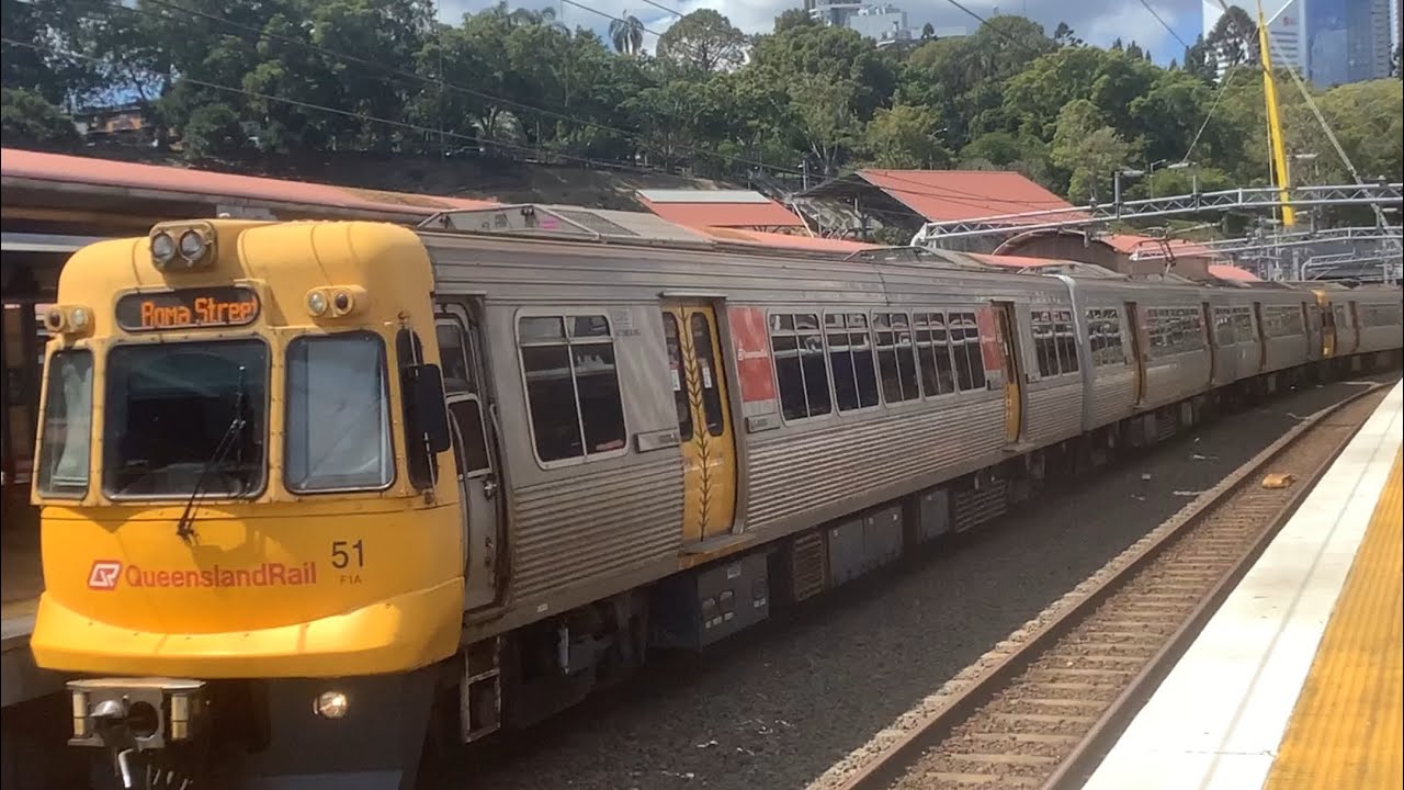 Roma Street EMU51 Arriving At Roma Street Train Station Platform 6 ...