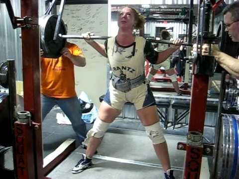 Mary Sutton Squat Training 415x2 with reverse bands