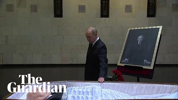 Vladimir Putin lays flowers next to open coffin of Mikhail Gorbachev - DayDayNews