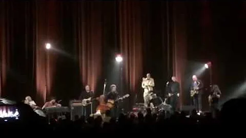 Glen Hansard singing Her Mercy at The Chicago Theatre 2015