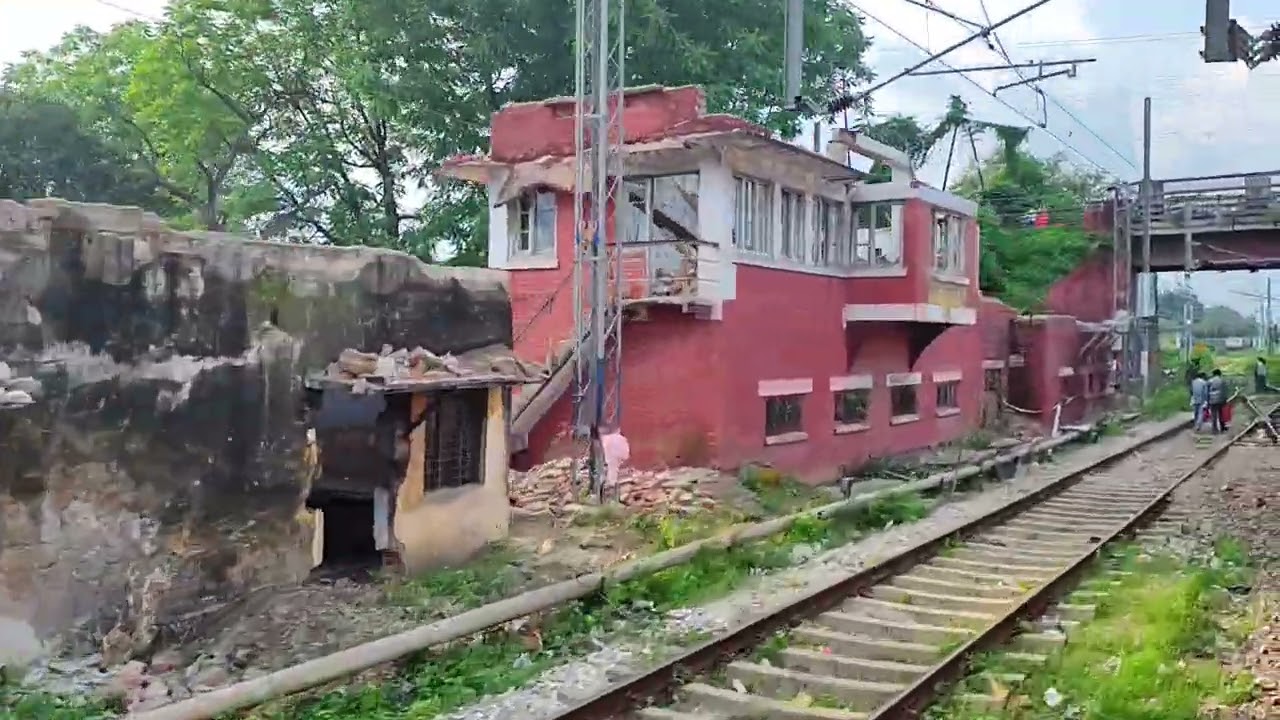 #ParcelVan #Indian_railways  #rajyaraniexpress Skipping #roza moving towards #shahjahanpur   