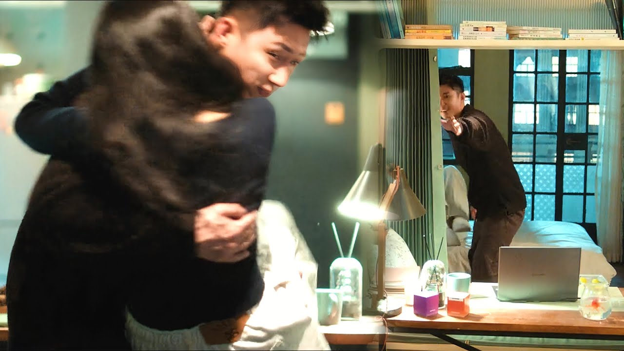 灰姑娘假裝不願見家長戲弄霸總，卻反被他壓在床上頂撞，招架不住的她頻頻求饒，霸總才勉強放過她！#冬至 #黄景瑜 #孙千 #霸总 #爱情