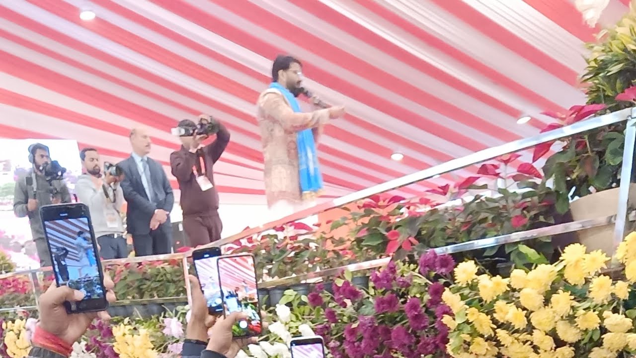 पावर स्टार पवन सिंह बृज भूषण सिंह के घर पर मंदिर पर पूजा किए हैं 