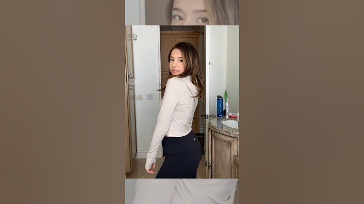 Poki knows you're watching #poki #pokimane #twitch #twitchstreamer #twitchclips #shorts