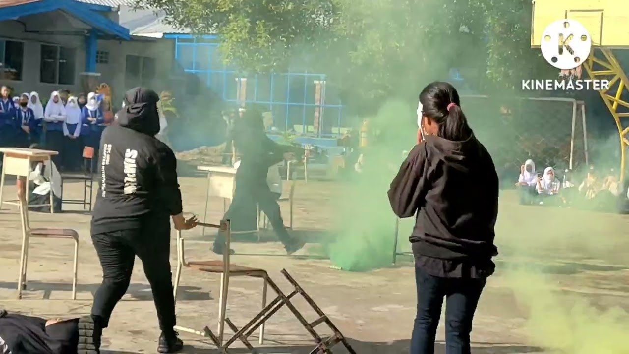 Atraksi PMR saat pembukaan MPLS tahun pelajaran 2022/2023 SMPN 12 MAKASSAR