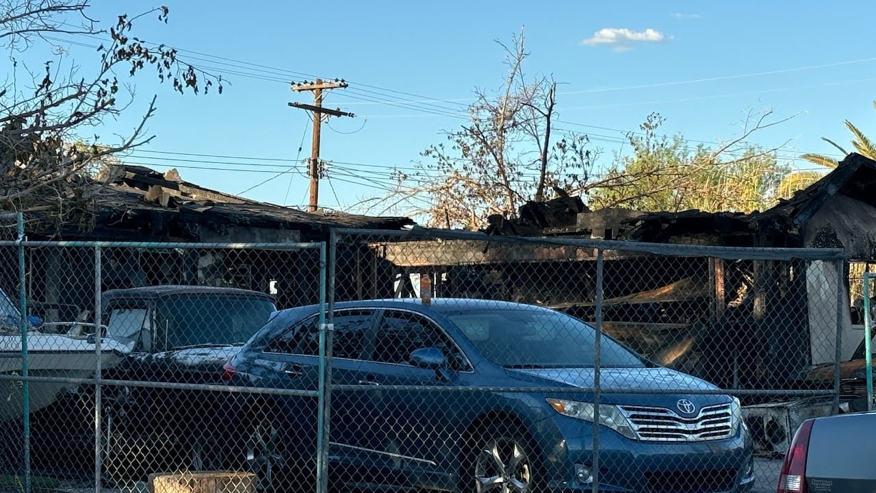 3 dogs, snakes die in house fire near Lake Mead, Jones - YouTube