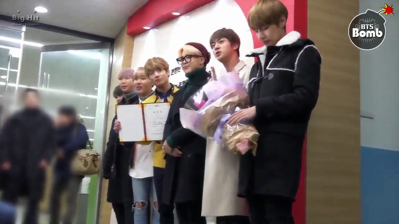 graduación de jungkook/RDLMX - YouTube