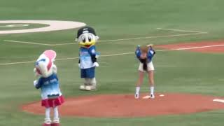 身体柔らかいな～岡副麻希の始球式!!　【野球】