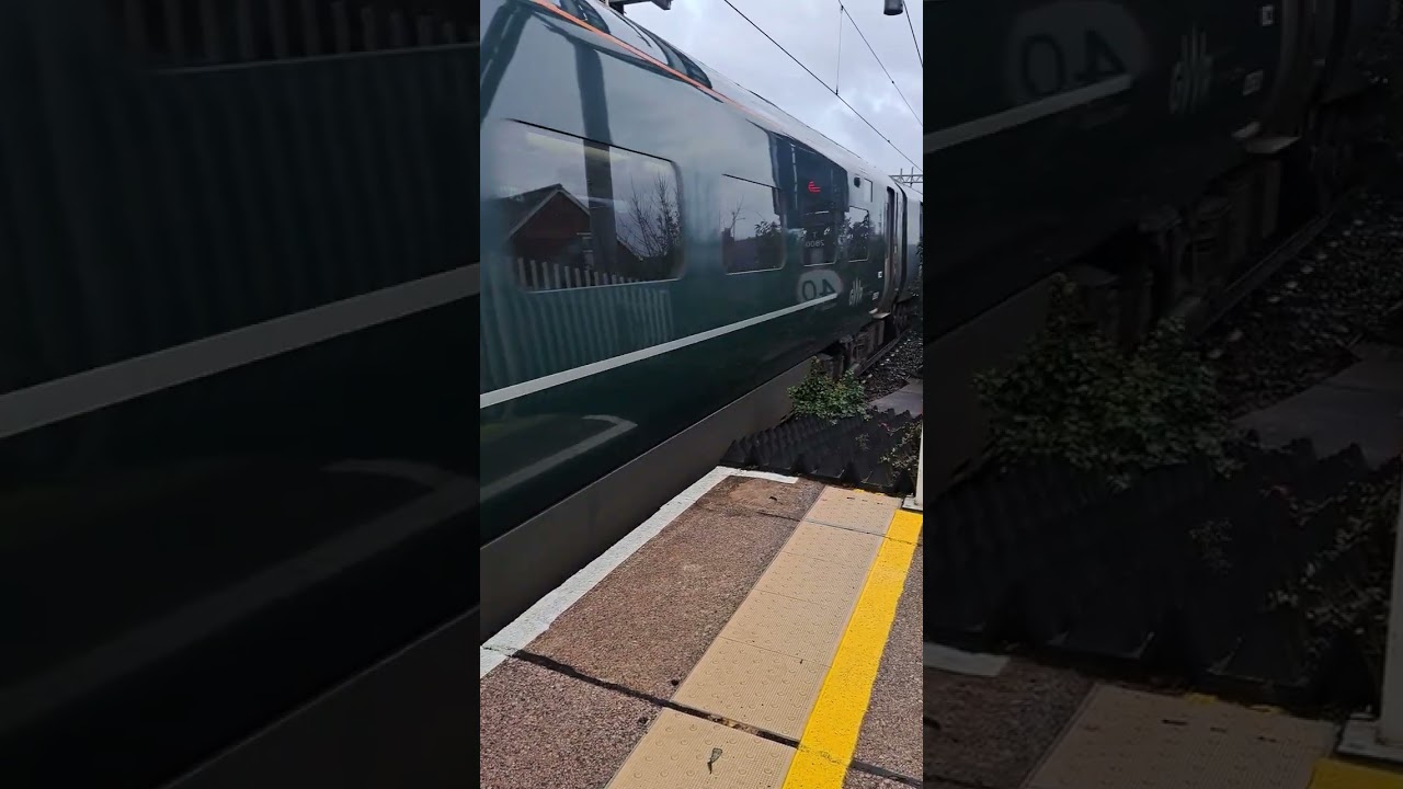 GWR 800312 passing Reading West 5/12/23 