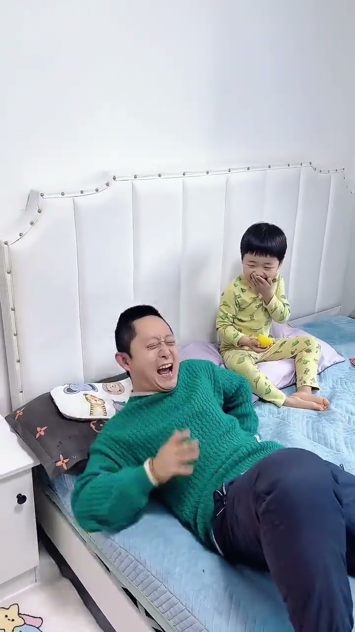 爸爸偷懒不带娃，必须给他点教训！#Cute baby#Cute#呆萌小米宝#聪明宝宝#萌娃