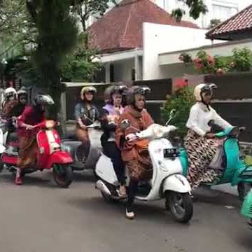#vespaclub#cewekASTAGA.!!!! CANTIK CANTIK PENGENDARA VESPA INI