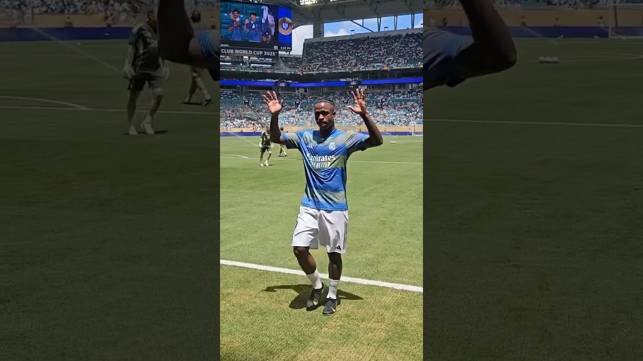 VINI JR ALWAYS HAS TIME FOR MADRID FANS ❤️🤝