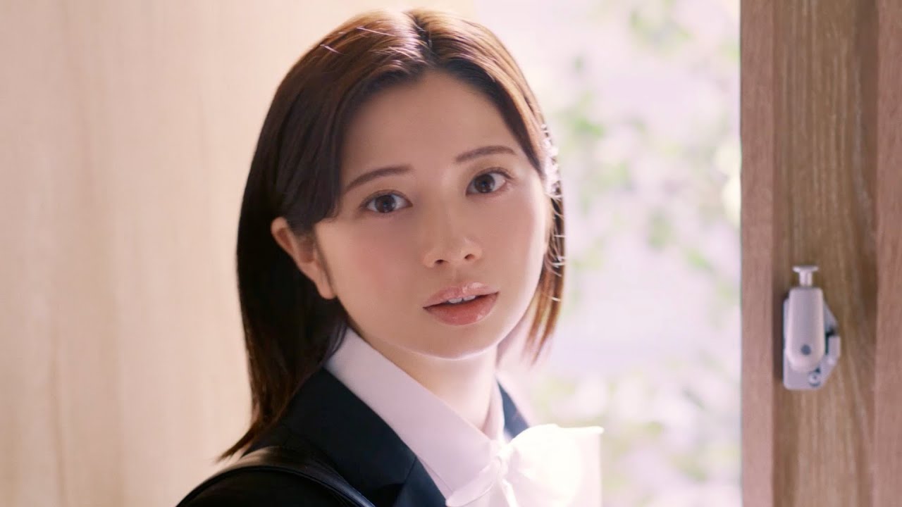 桜田ひよりサイン入りチェキ(アネモネさん専用) 桜田ひより、颯爽とスーツを着て入学式へ。CMソングは山崎