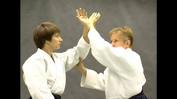 Shomen uchi sankyo (osae) | Справочник техник айкидо | Aikido techniques reference