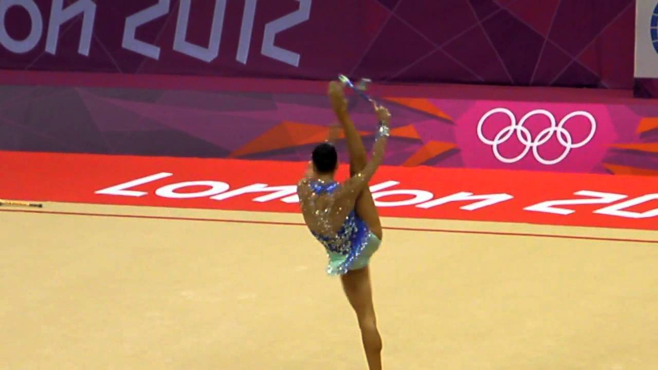 Liubou Charkashyna from Belarus in the Rythmic Gymnastics finals London 2012 Olympics (clubs).MP4