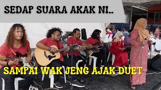 Video thumbnail of "Sedap Suara Akak ni, Kena betul dengan lagu 60an"