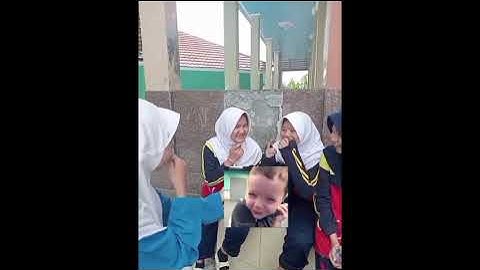 TUGAS INFORMATIKA KELOMPOK 3 IX.7 "VLOG HIBURAN" [SMPN 1 GUNUNGGURUH]