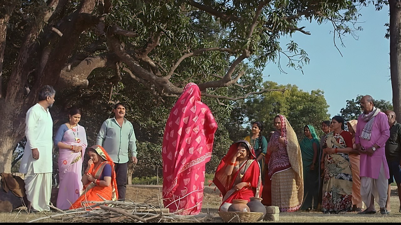 हमरी माँ को माफ़ कर दो वो आपको दहेज़ नहीं दे पाई पर हमे उसके लिए घर से मत निकालो | bhojpuri movie