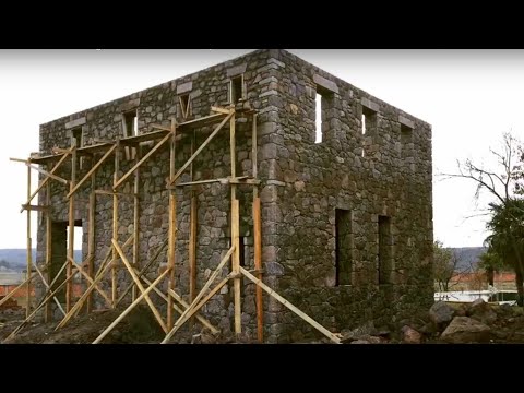 Video: Pôsobivá kamenná rezidencia s originálnou architektúrou v Karibiku
