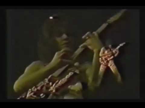 Eddie Van Halen - Eruption Guitar Solo pt.2 ( LIVE Largo 1982 ) - YouTube