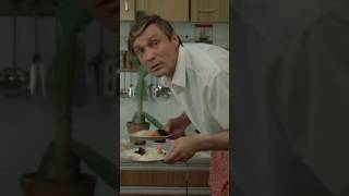 «Любовь и голуби»: сцена «Отравистай солью!»  #СССР #СоветскоеКино #ЦитатыИзФильмов #shorts