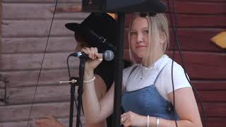 Sini Ja Erika Spoof - River Deep Mountain High