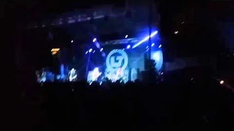 L7 - Everglade live @ FunFunFun Fest in Austin, TX. 11/08/2015