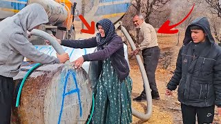 Download Lagu Water shortage in the snow! Urgent presence of water tankers on the farm MP3