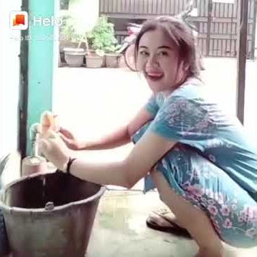 ngintip cewe cantik lagi nyuci