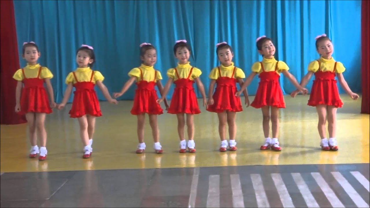 North Korea Little Girls Singing In Chongjin City 北朝鮮 清津市幼稚園児の歌 Youtube
