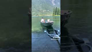 How to properly load a boat onto a trailer 🚤💪🏼