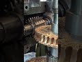 ഇല്ലുമിനാട്ടിയിൽ ഒരു worm Gear... #gear #worm #machine #hobbing #milling