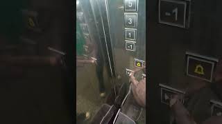 How A Good Door Detector Of An Elevator Reacts.