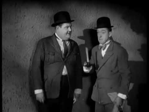 35 - Grandi comici - STAN LAUREL & OLIVER HARDY - Stanlio e Ollio - I ladroni (Night Owls) - 1930 -