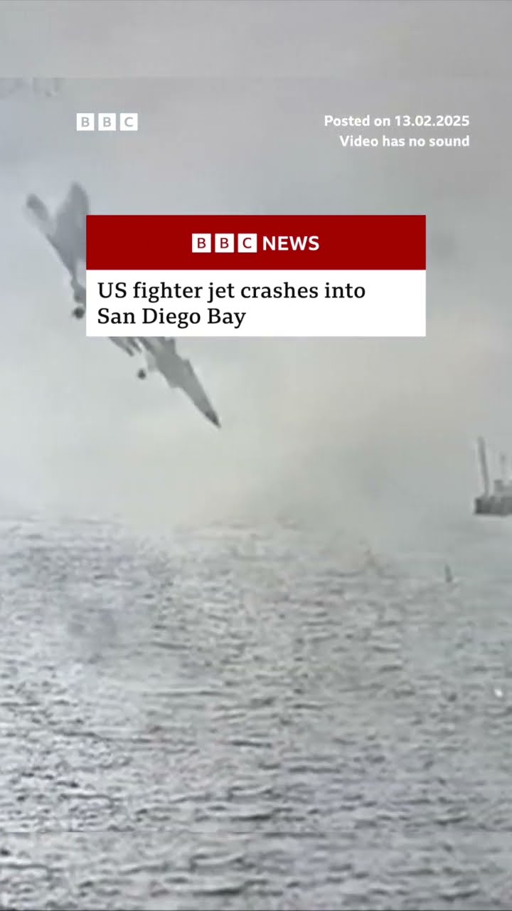US fighter jet crashes into San Diego Bay. #US #USNavy #BBCNews