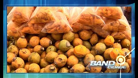 Como que é a fruta tucumã?