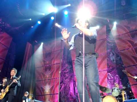 John Mellencamp Check It Out Live Farm Aid 2009 Verizon Wireless Amphitheater St. Louis, MO