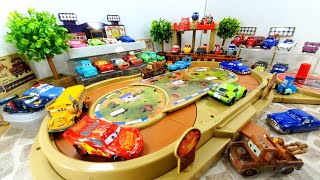 【カーズ】トリプルアクションコースでカーズがグルグルと回ります！【おもちゃ】【オーバルコース】Cars spin around in a triple action course! [Toys]