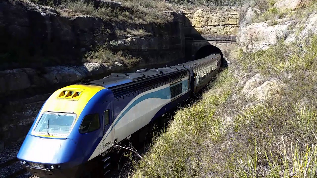 XPT set 2004 west portal of Marrangaroo Tunnel. Sat 24th Aug 2019 YouTube