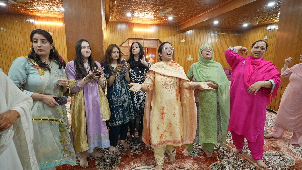 Kashmiri Wedding Song  Hai Su Dilber  Chinki Minki