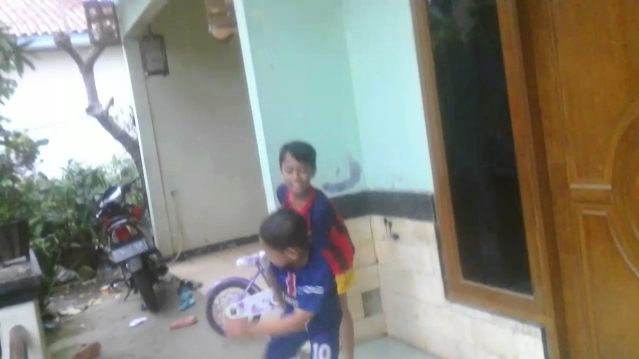 Video Lucu Tentang Anak Kecil Yg Sedang Berantem Pokoknya Kocak Dah