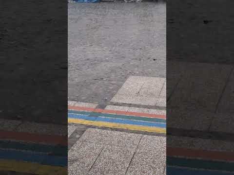 طوری که باران می بارید انگار وسط ابرها را با 35 هزار و پانصد میلیون دلاری زده بودند اکباتان
